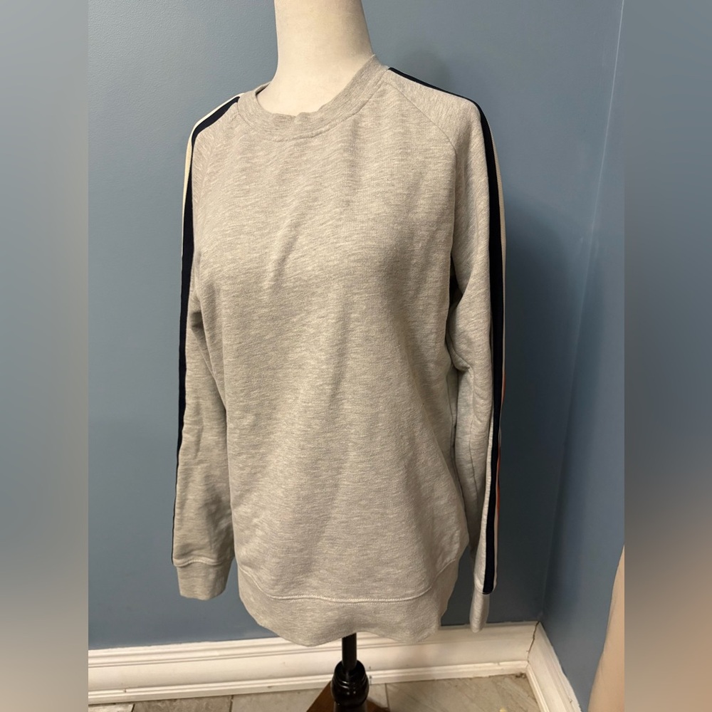 Casual Gray Sweatshirt with Navy Accents
